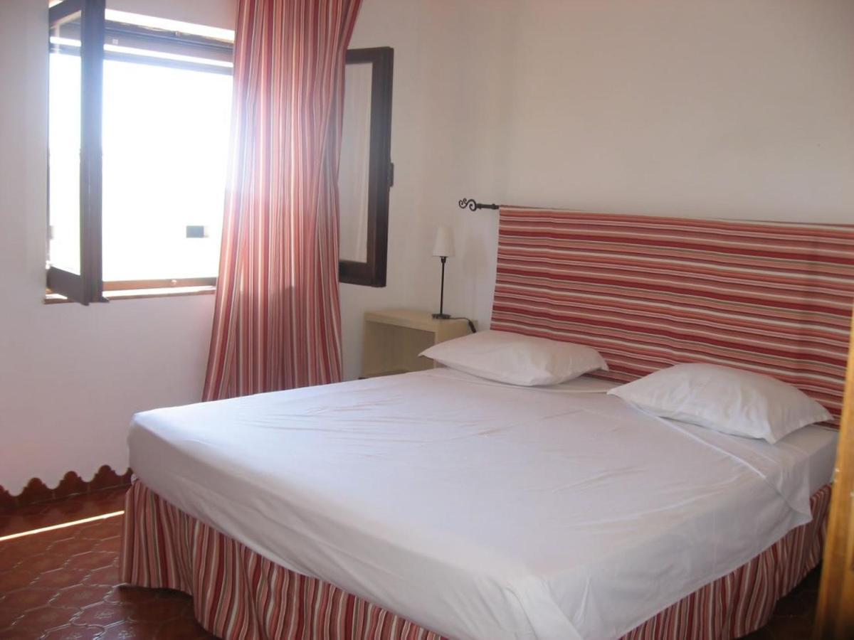 Nice Apartments In Waterfront Villa In Bosa Porto Alabe Tresnuraghes Екстериор снимка