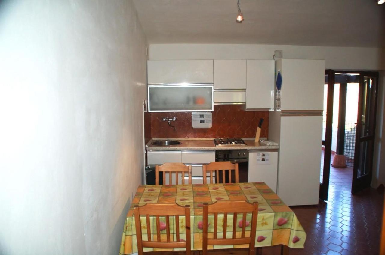Nice Apartments In Waterfront Villa In Bosa Porto Alabe Tresnuraghes Екстериор снимка